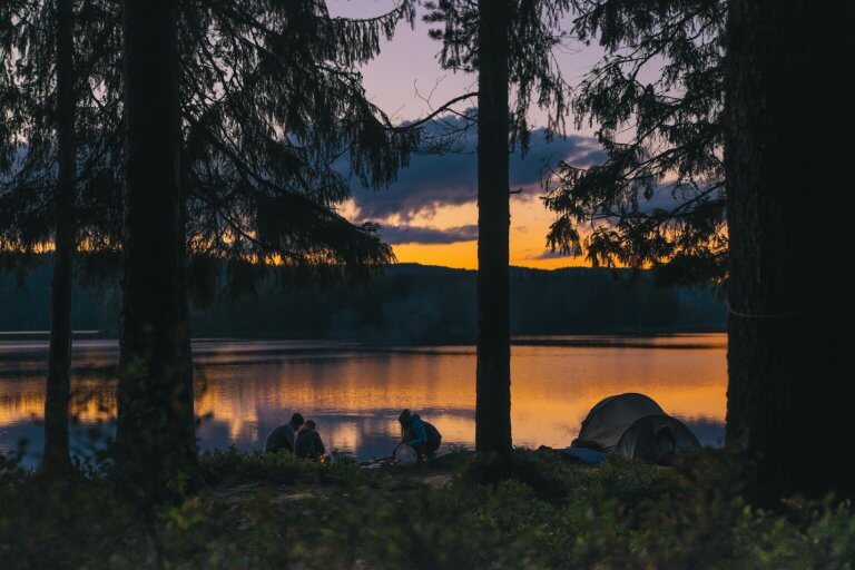 The Best Lakes To Set Up Camp In The US