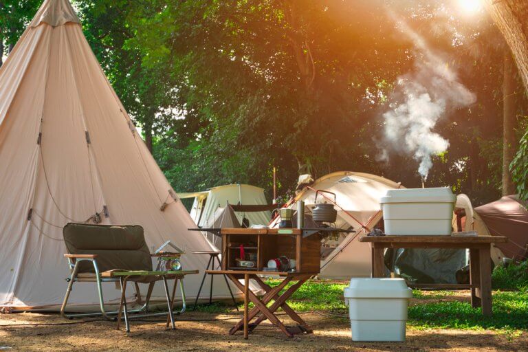 5 Camping Essentials: Things You Need Before Your Next Trip